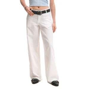 Cropp - Bawełniane białe spodnie straight fit - biały