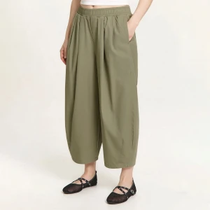 Cropp - Bawełniane oliwkowe spodnie baggy - zielony