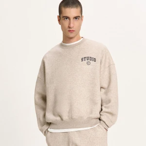 Cropp - Beżowa bluza z minimalistycznym nadrukiem - beżowy