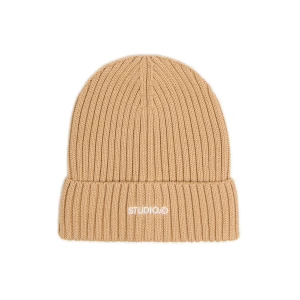Cropp - Beżowa czapka beanie z naszywką - beżowy