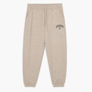 Cropp - Beżowe dresy z minimalistycznym nadrukiem - beżowy