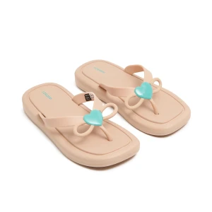 Cropp - Beżowe klapki z motywem serca - beżowy