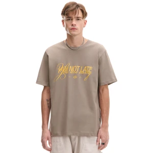Cropp - Beżowy T-shirt z napisem - beżowy