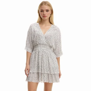 Cropp - Biała kopertowa sukienka w groszki - biały