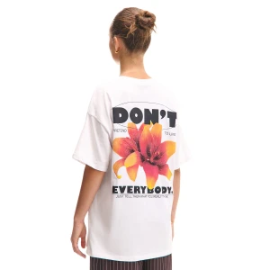 Cropp - Biała koszulka z dużym nadrukiem na plecach - biały