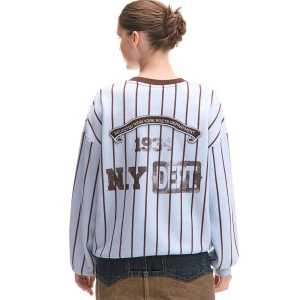 Cropp - Błękitna bluza z nadrukami w stylu college - błękitny