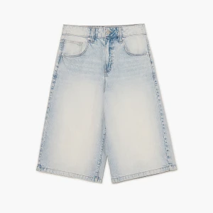 Cropp - Błękitne jeansowe szorty z efektem sprania - błękitny