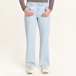 Cropp - Błękitne jeansy straight z efektem sprania - niebieski