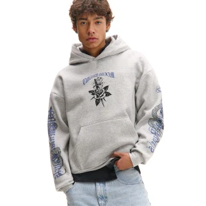 Cropp - Bluza hoodie z punkowym motywem - jasny szary