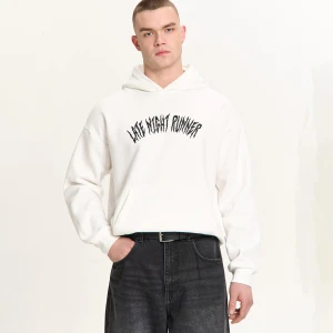 Cropp - Bluza hoodie z samochdoem w stylu mangi - kremowy