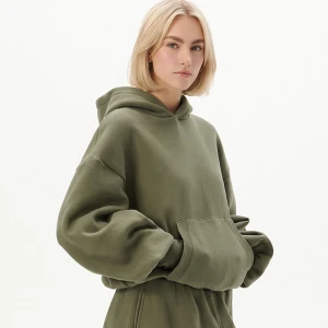 Cropp - Bluza z szerokimi ściągaczami przy rękawach - zielony