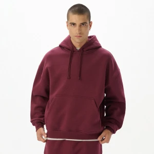 Cropp - Bordowa bluza basic z kapturem - kasztanowy
