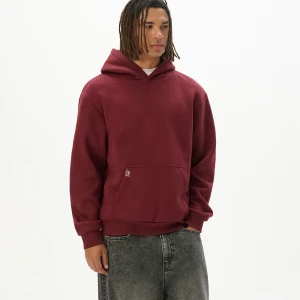 Cropp - Bordowa bluza hoodie z napisami - kasztanowy