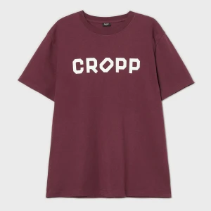 Cropp - Bordowa koszulka z napisem Cropp - kasztanowy
