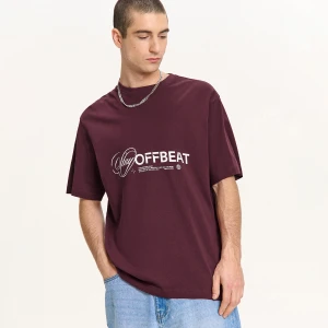 Cropp - Bordowa koszulka z napisem - kasztanowy