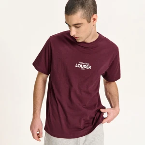 Cropp - Bordowa koszulka z napisem - kasztanowy