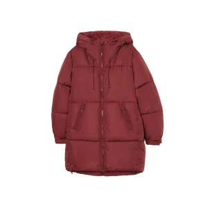 Cropp - Bordowy pikowany płaszcz z kapturem - kasztanowy