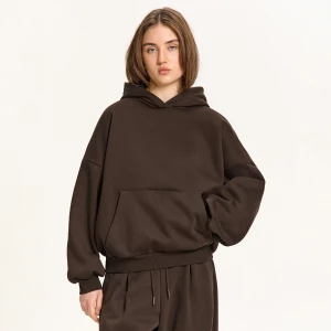 Cropp - Brązowa bluza basic z kapturem z dzianiny heavy weight - brązowy