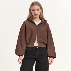 Cropp - Brązowa bluza boxy z kapturem - brązowy