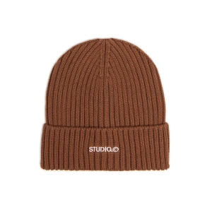 Cropp - Brązowa czapka beanie z naszywką - zielony