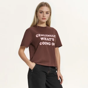 Cropp - Brązowa koszulka z napisem - brązowy