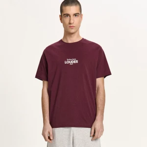 Cropp - Brązowa koszulka z napisem - kasztanowy