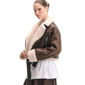 Cropp - Brązowa kurtka ramoneska z imitacji skóry - brązowy