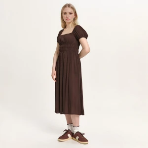 Cropp - Brązowa wiskozowa sukienka - brązowy