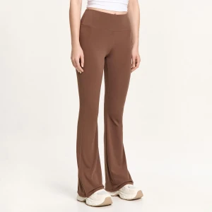 Cropp - Brązowe spodnie flare - brązowy