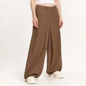 Cropp - Brązowe spodnie wide leg z bawełny - brązowy
