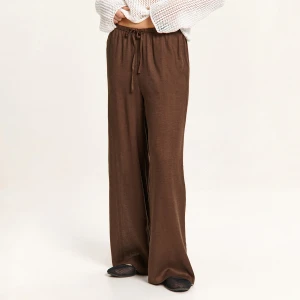 Cropp - Brązowe spodnie z wiskozy i lnu - brązowy