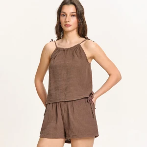 Cropp - Brązowy muślinowy top z wiązaniem - brązowy