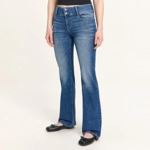 Cropp - Ciemnoniebieskie jeansy bootcut z efektem sprania - niebieski