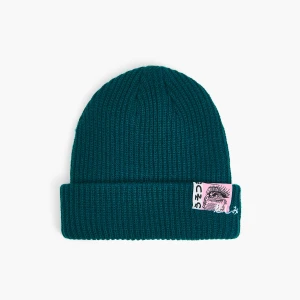 Cropp - Ciemnozielona czapka beanie z naszywką - zielony