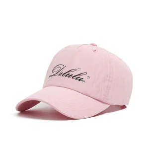 Cropp - Czapka bejsbolówka z napisem Delulu - różowy