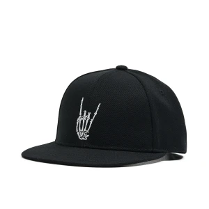 Cropp - Czapka snapback z kościstym haftem - czarny