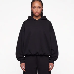 Cropp - Czarna bluza basic z kapturem - czarny