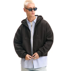 Cropp - Czarna bluza boxy z kapturem - czarny