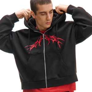 Cropp - Czarna bluza hoodie z tribalowym motywem - czarny