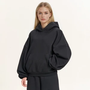 Cropp - Czarna bluza z kapturem i ściągaczami - czarny