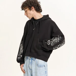 Cropp - Czarna bluza z motywem kości - czarny