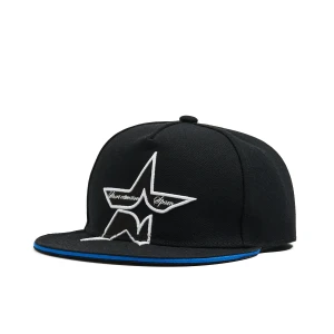Cropp - Czarna czapka snapback z naszywkami - czarny
