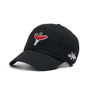 Cropp - Czarna czapka z daszkiem i grillowym motywem - czarny