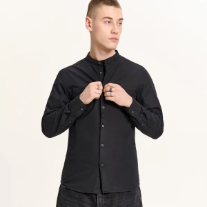 Cropp - Czarna koszula slim ze stójką - czarny