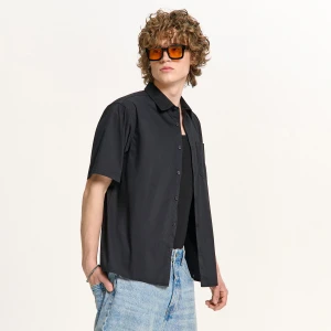 Cropp - Czarna koszula z kieszenią - czarny