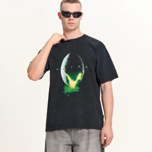 Cropp - Czarna koszulka Alien - czarny