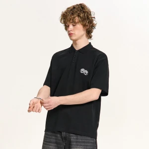 Cropp - Czarna koszulka polo z haftowanymi czaszkami - czarny