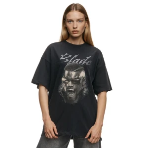 Cropp - Czarna koszulka z Blade'm Łowcą Wampirów - czarny