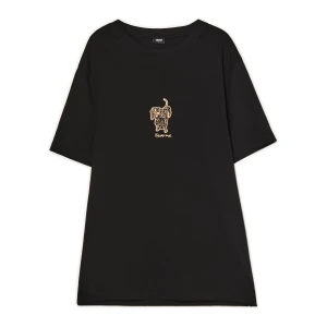 Cropp - Czarna koszulka z haftowanym jamnikiem - czarny