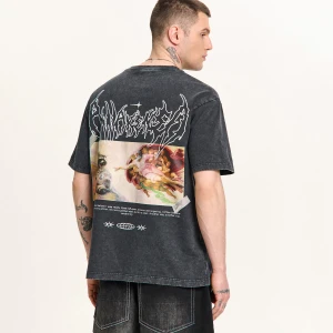 Cropp - Czarna koszulka z malarskim motywem - czarny